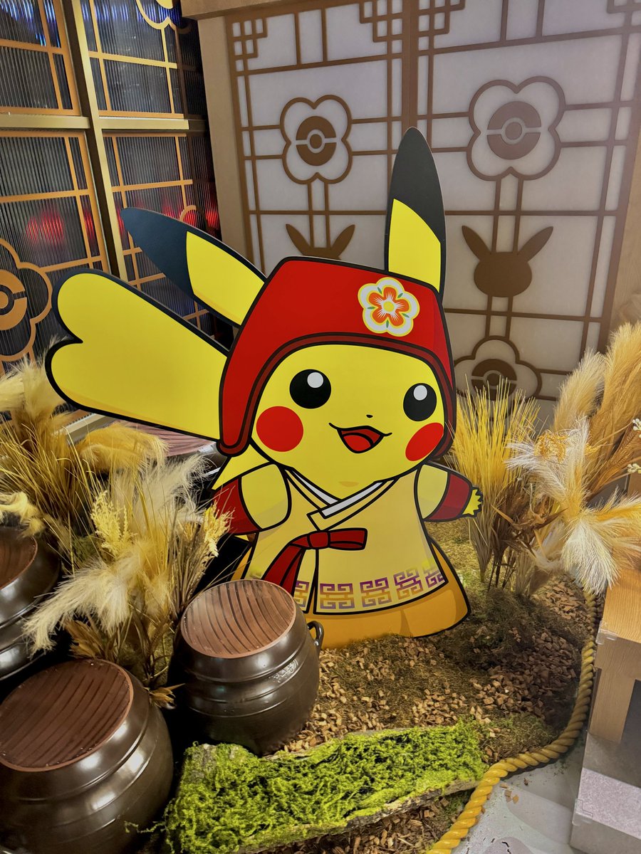 minsungueira's tweet photo. EU FUI NESSA POP UP! estou a um pokémon usando hanbok de distancia dele https://t.co/Hdx3eBu1BR