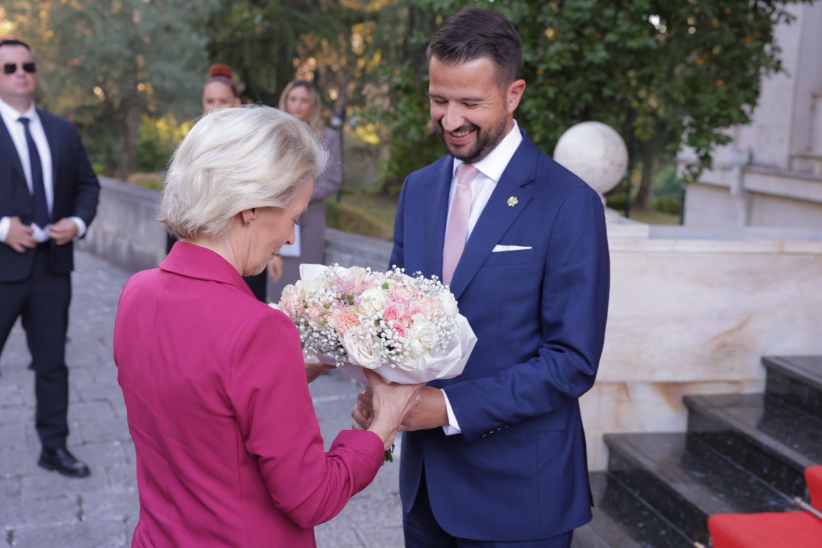 vonderleyen's tweet photo. We believe in Montenegro ’28 by 28’.

And we will support you all the way.

The finish line is in sight.

And crossing it would send a powerful signal across the Western Balkans:

Reforms deliver. And EU membership is within reach. https://t.co/5j1sQtpgxx