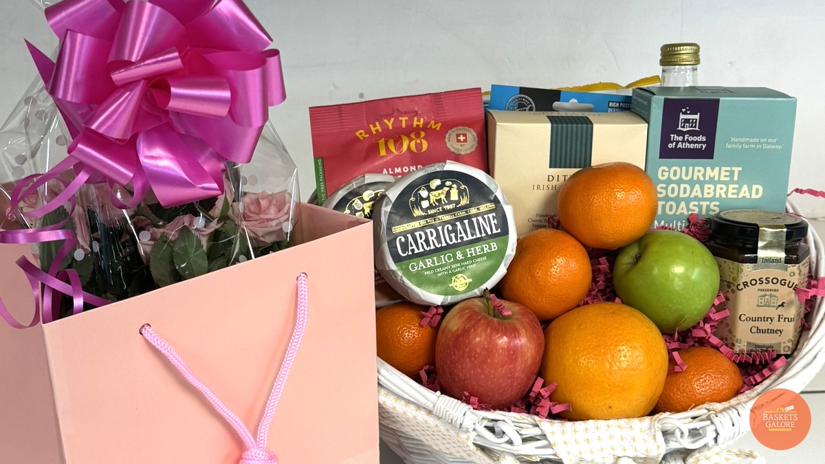 BasketsGalore's tweet photo. Today's Gift Basket Of The Day was the "Fresh Cut Flowers with Fruit" 🌟 

https://t.co/TkdXqmgeXO

Follow &amp; RT to enter #prize draw to #win a Gift Basket. 

More info via our blog. 

#giftbasketoftheday #gifts #competition #giftbasketsrule #thinkingofyou https://t.co/OT5jNJtK0D