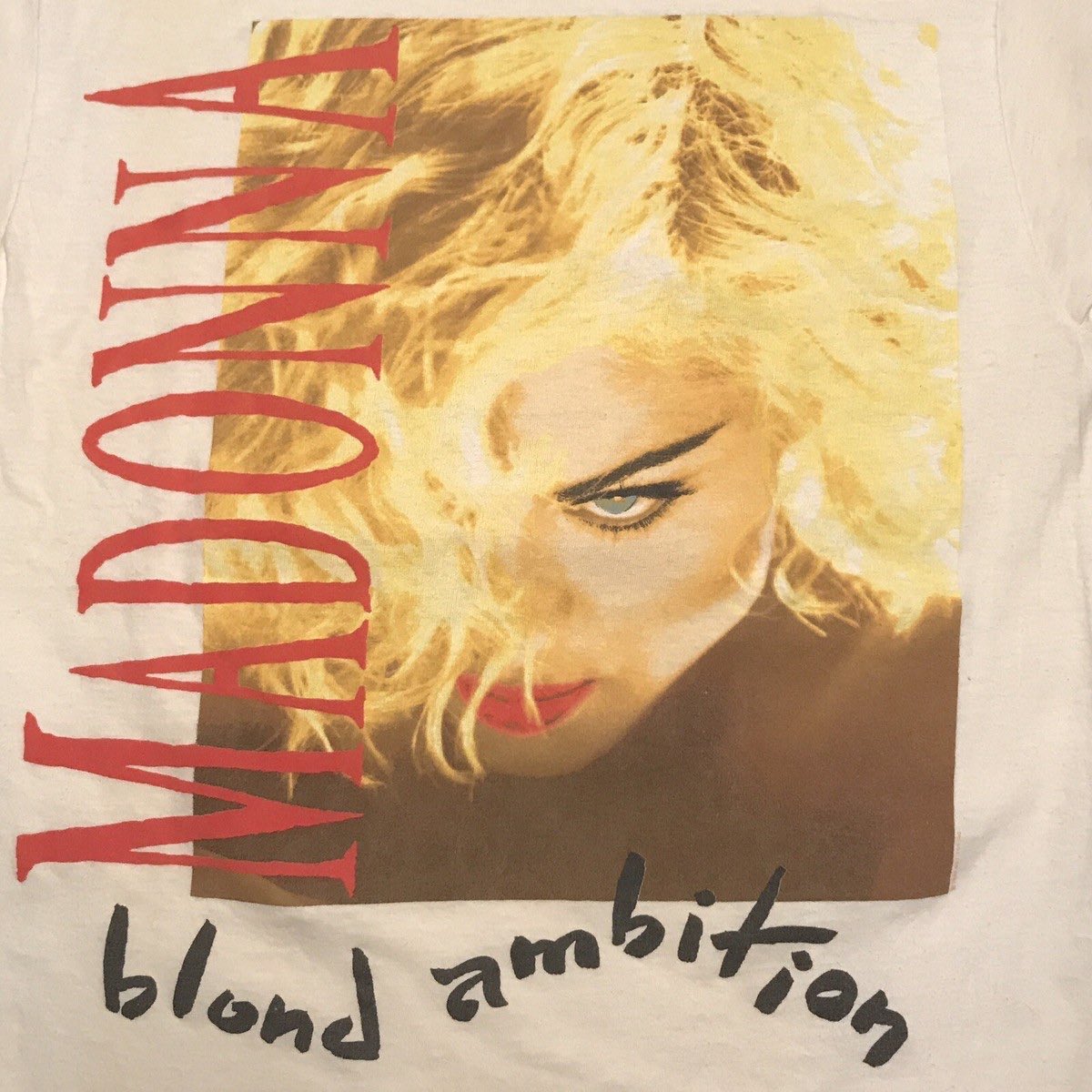 SiteMadonnaBR's tweet photo. Divulgando seu mais recente álbum lançado, Popstar, Tinashe promoveu um meet &amp; greet com fãs usando uma camisa da turnê “Blond Ambition” 💜 https://t.co/I952lUpLUY
