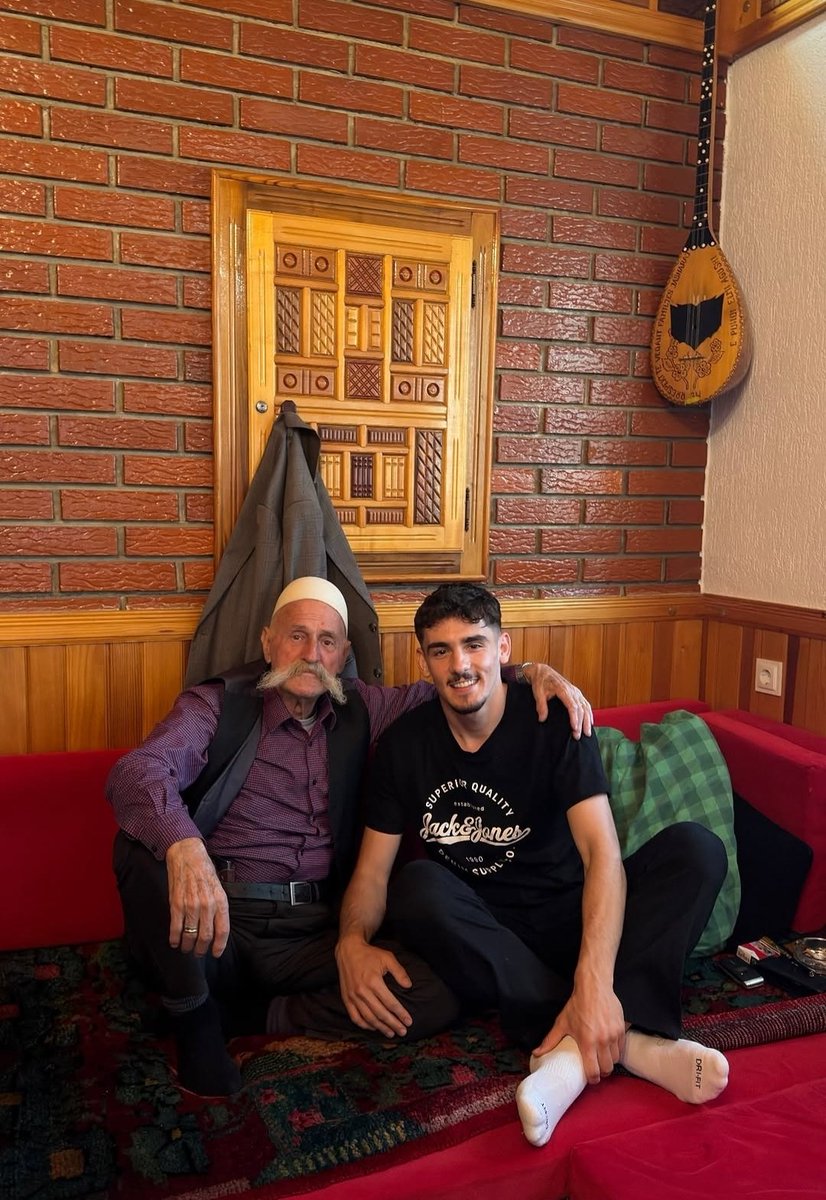 FootballAlbXI's tweet photo. 🇽🇰🇦🇱 Players from Kosovo’s Under-21s met Rifat Jashari today. 

He is the grandfather of Under-21 international Igball Jashari. 🫡 https://t.co/YcXOppy7BT