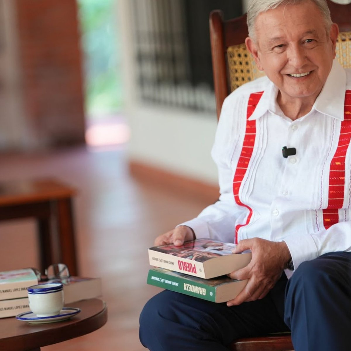 ferchog66's tweet photo. @alecria66611 Ja jajajaja 😄 
AMLO, cabecita de algodón.
Esta como para regresar a lo barrido 🧹 https://t.co/VhoLd1ysP2