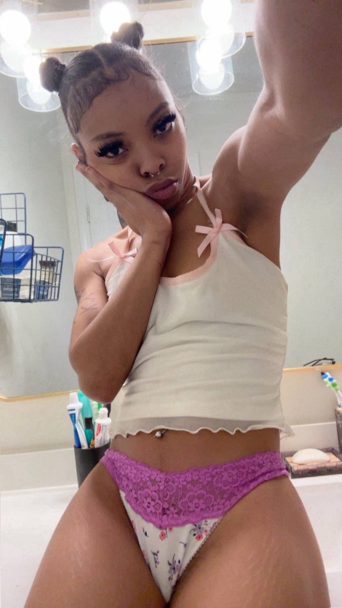 EllaKate13367's tweet photo. Sexy 😘 as fuck 🤪 https://t.co/gDeUc0GwJI