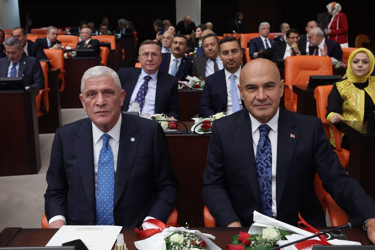 Akburak's tweet photo. TBMM'de 28. Dönem 5. Yasama Yılı bugün başladı.
Genel Kurulun açılışıyla birlikte Meclis yeniden yoğun gündemine döndü.
İstanbul’un meselelerini, vatandaşlarımızın talep ve beklentilerini Meclis gündemine taşımaya, çözüm için çalışmaya devam edeceğim.
Yasama Yılı'nın ülkemiz ve milletimiz için hayırlı olmasını diliyorum.