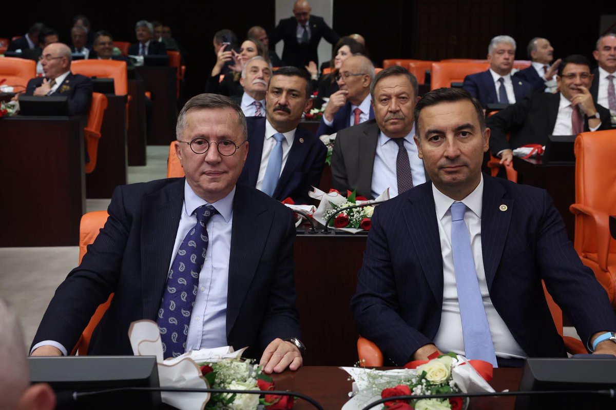 Akburak's tweet photo. TBMM'de 28. Dönem 5. Yasama Yılı bugün başladı.
Genel Kurulun açılışıyla birlikte Meclis yeniden yoğun gündemine döndü.
İstanbul’un meselelerini, vatandaşlarımızın talep ve beklentilerini Meclis gündemine taşımaya, çözüm için çalışmaya devam edeceğim.
Yasama Yılı'nın ülkemiz ve milletimiz için hayırlı olmasını diliyorum.