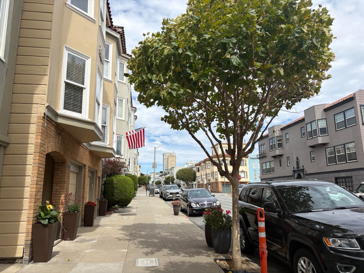 PixiePatro's tweet photo. Early mornings are my favorite. Quiet streets, cool air, and a little time by the water before the city wakes up
#MorningWalk #SanFranciscoLifestyle https://t.co/B9TGllF2Df