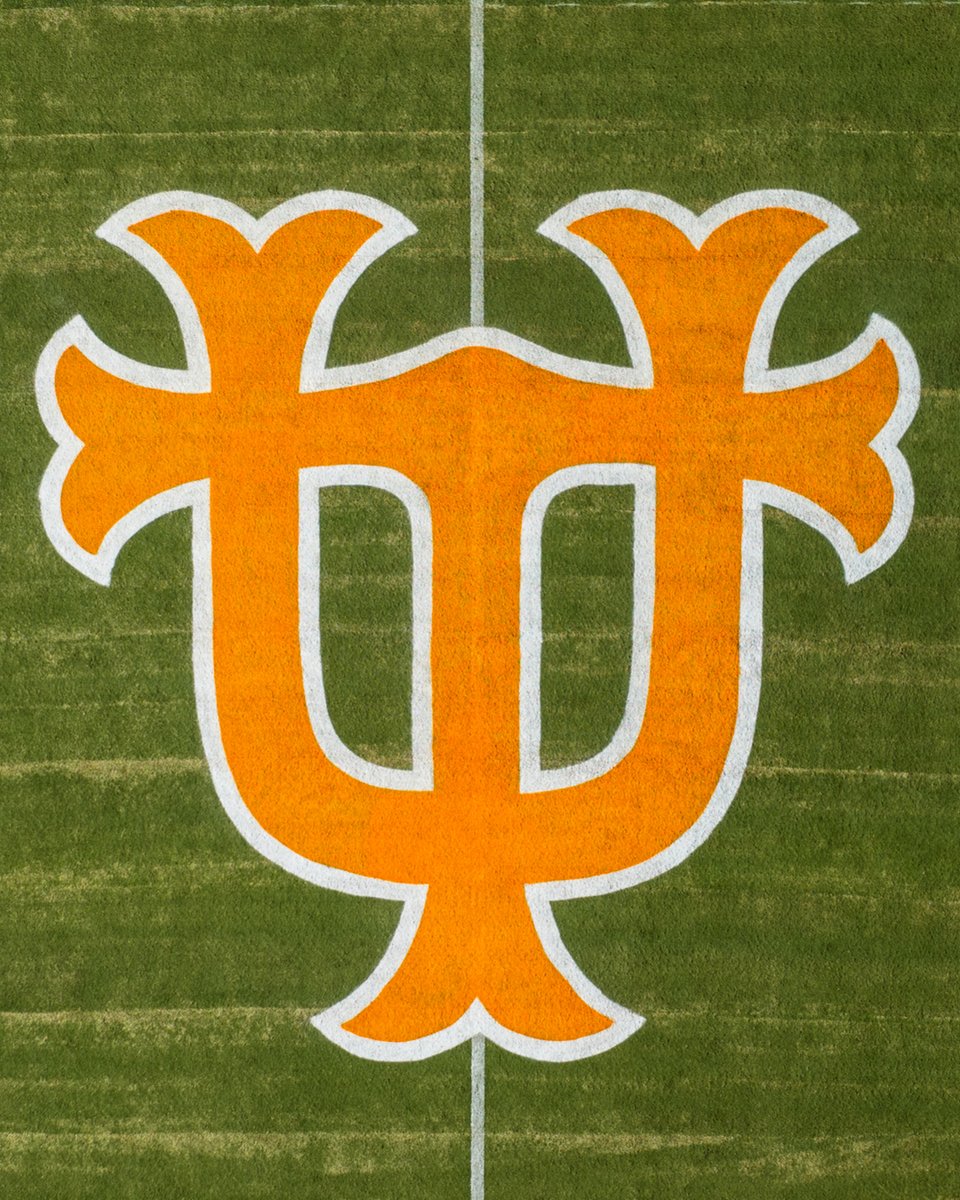 Vol_Football's tweet photo. Honoring the General in his house. https://t.co/QcQTl4CylN