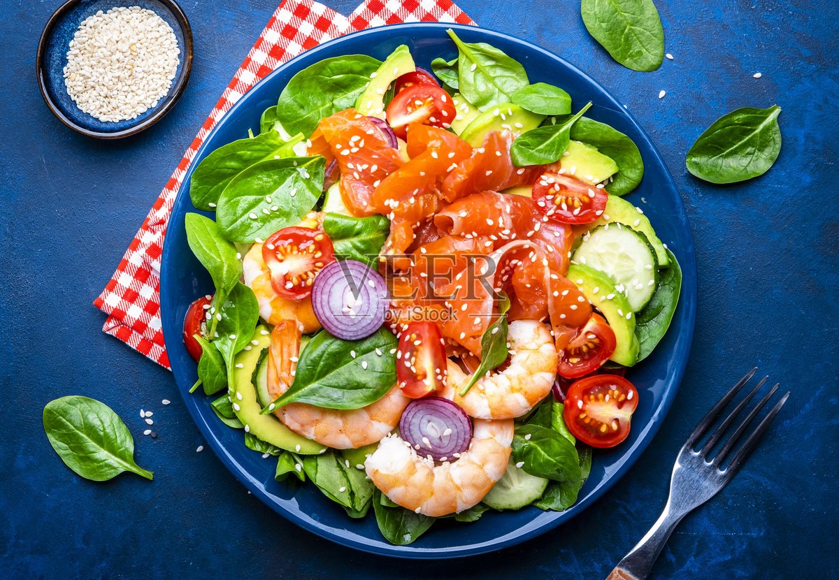 NealAlpertuqsa's tweet photo. Hoy comí una ensalada fresca de tomate, pepino y aguacate, super ligera y rica para el día. https://t.co/Sk9WMxXoVp
