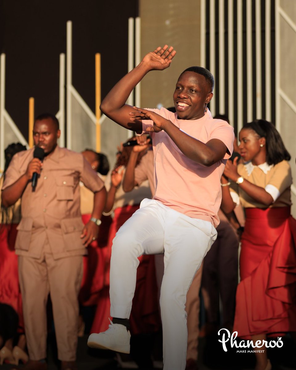Phanerookampala's tweet photo. Bwana amenibariki, naruka kama tai. Iyee, naruka kama tai 

(The Lord has blessed me, I am soaring like an eagle. Yes, I am soaring like an eagle) 

https://t.co/lrkzgvSyCp

#Praise
#Phaneroo | #LiveNow https://t.co/pJHczOrXRC