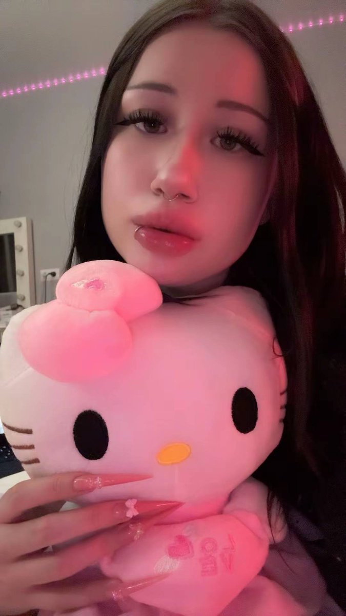 EvaMaax's tweet photo. Les curieux n'allez surtout pas dans ma bio 👅🤭 https://t.co/ETpW74vkDv