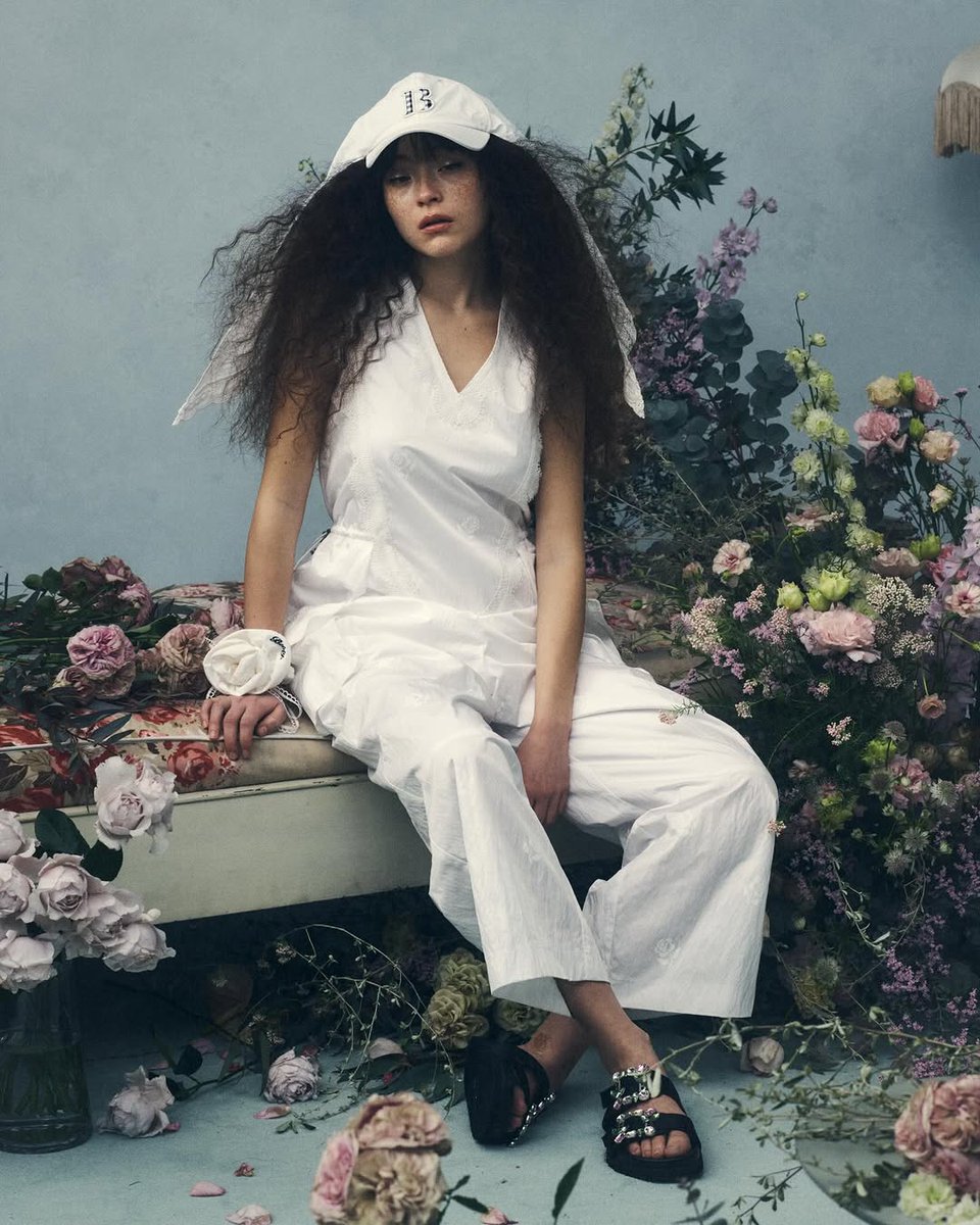 AustinLewipj's tweet photo. ▶️ 4/10 12:00-00

Credits:
Stylist:
Photographer:
Hair:
Make:
Set design:
Flower design:
Press:
Model: https://t.co/bzmZRp3aDZ