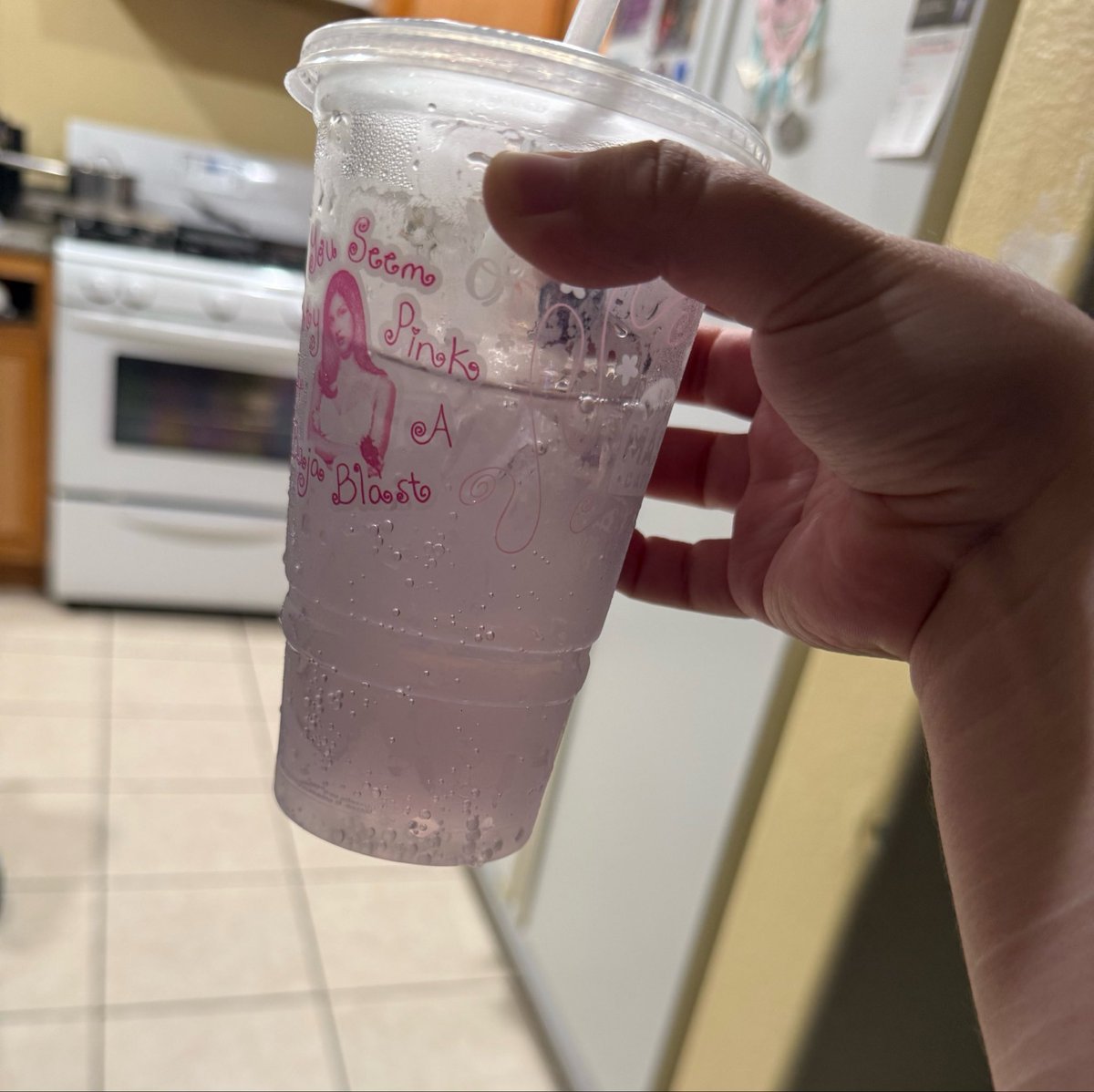 s0phexe's tweet photo. @fangirlpiper @tacobell @UberEats @LiviesHQ i got one the other day and it looked grayish/purply too https://t.co/5xz8JMPrTM