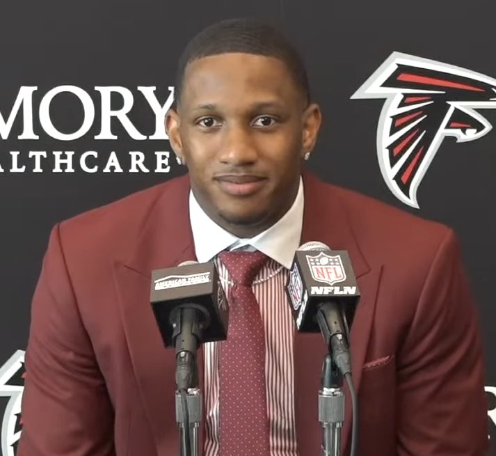 mossolave's tweet photo. “I was spying on the saints to get ready for our game this week and I came across something unfathomable. Chris Olave was benching 225 for 50 reps which breaks the NFL record. I wet my pants in silence as I knew the falcons stood no chance” -Michael Penix Jr https://t.co/gLxVTYFB0v