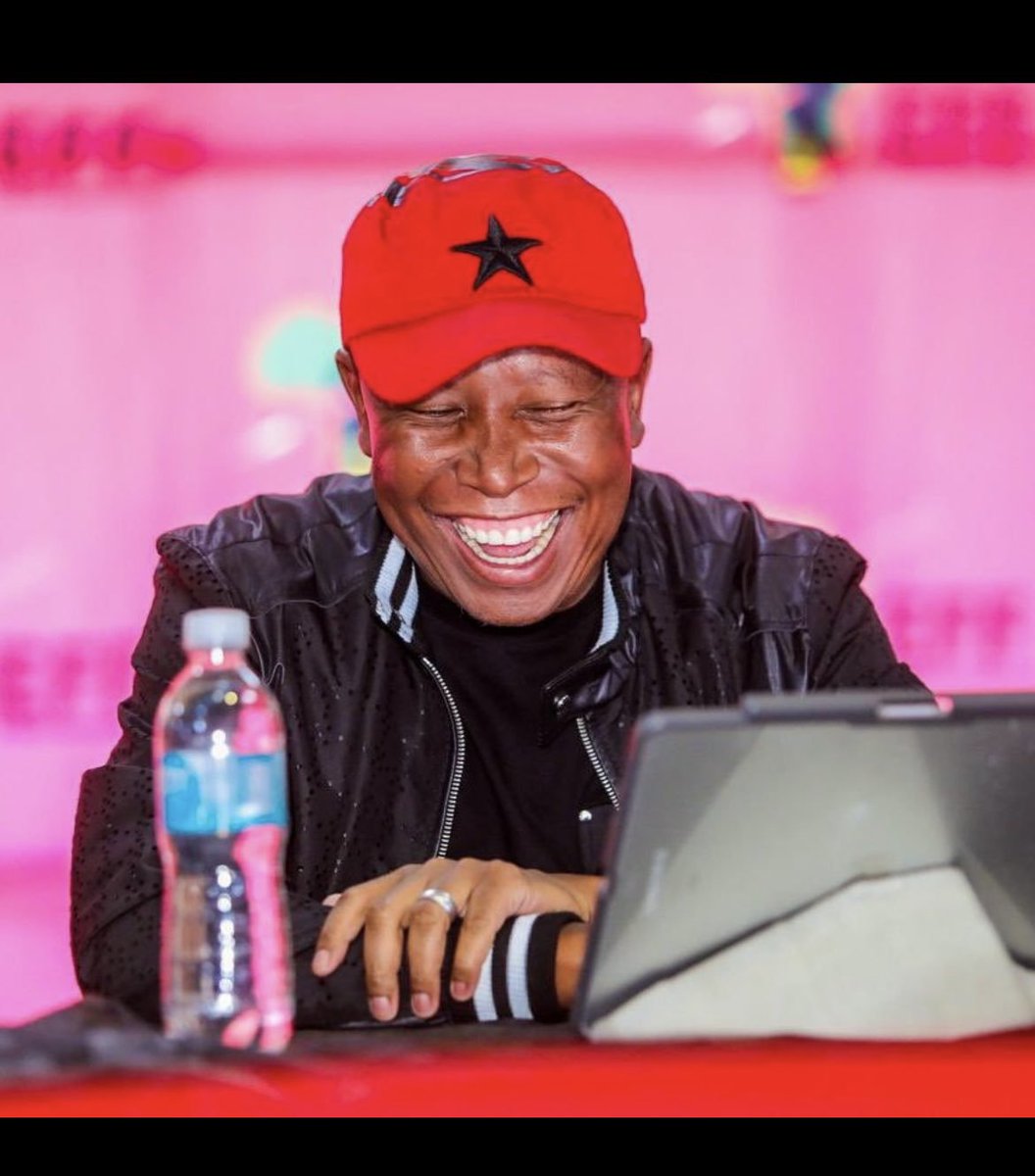 TAlphani031's tweet photo. @ZizinjaAbelungu @Julius_S_Malema This Smile kills many of you. Baloi😅😅
Keep shining The greatest leader of all time 💪🏾
The weight that you are carrying for Africans only few feel it and understand it✊🏿 https://t.co/tcSzUSHlx7