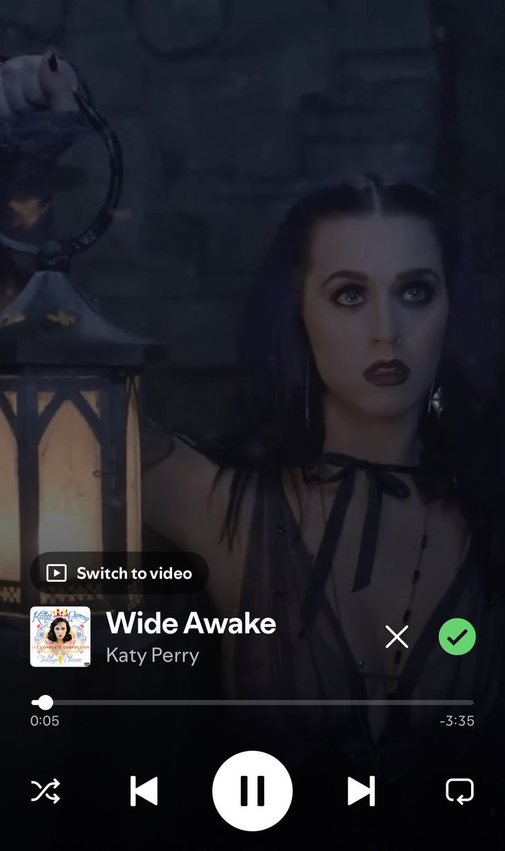 PerryInsaniTY's tweet photo. The way Katy Perry updated her Spotify Canvases with music video clips… oh she’s SmarTYYYY https://t.co/UiyB24P9dZ