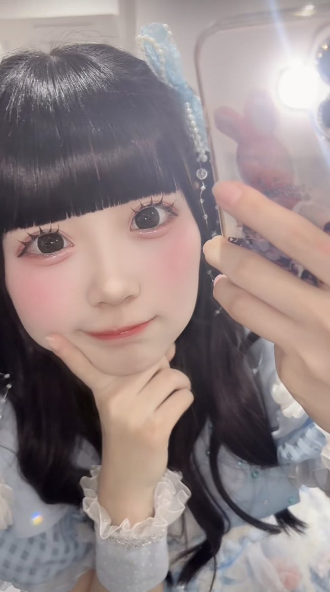 fu_michux7's tweet photo. 半年前のみにちゃんみてたんだけど3角まつ毛束だったかわいい😭😭
今下まつげもしててすごく大人っぽくなってるし細まつ毛にもなってるほんとにかわいい😭😭😭😭  ꒰ঌｾｲﾁｮｳｼﾀ໒꒱
ぜひ目元メイク動画お願します。こんなに綺麗にまつ毛上がらないです
#みにたんみにきて https://t.co/MqDHKi5JFY