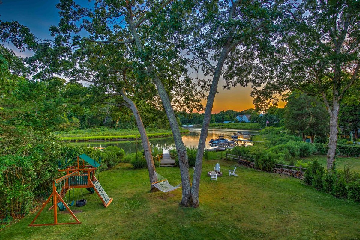 29watersedge's tweet photo. 116 reviews, every one five stars. Waterfront Southampton home, set up by a family for families. Superhost, 7 years, Airbnb Guest Favorite.

Airbnb: https://t.co/LjKsjJD61v
DM for direct rates. https://t.co/1PtFHqBw2X