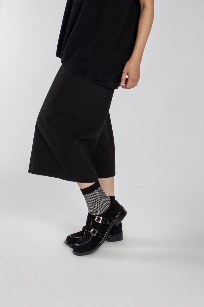 allblackfw's tweet photo. Wide Belt guy is in the ALL BLACK tradition of man tailored looks for fashion forward women!
Comfortable, very cool looking and an instant favorite. Available now with many more new fall styles on our website. https://t.co/3iScwSuZui
