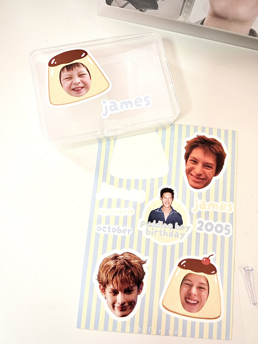 forbimu's tweet photo. happy james birthday celebration 🍮🩵

🍮 giveaways 🍮

-pudding boy sticker a6- 
สุ่มแจก 10 set (*rt only*) 
มีค่าส่ง + จั่วปังนิดหน่อย 50.- 
🩵 สุ่มมัมหมี 13 oct : time (tbc) 

ใครไม่สุ่มมาทักทายเราได้เลย 
🏎️ singapore 20 set 
🍮 9 oct : 15:00 pop up
🍮 9 oct : 17:00 onwards zone4

🎂 hwang cafe 65 set 
🍮 11 oct : 14:30 round… 

มารับกันน้าาาา ดิฉันตั้งใจทุกขั้นตอน 🥹🫶🏻 
ไม่ต้องมีไรมาแลกเลย เรายินดีที่สุด 

#JAMES #제임스
