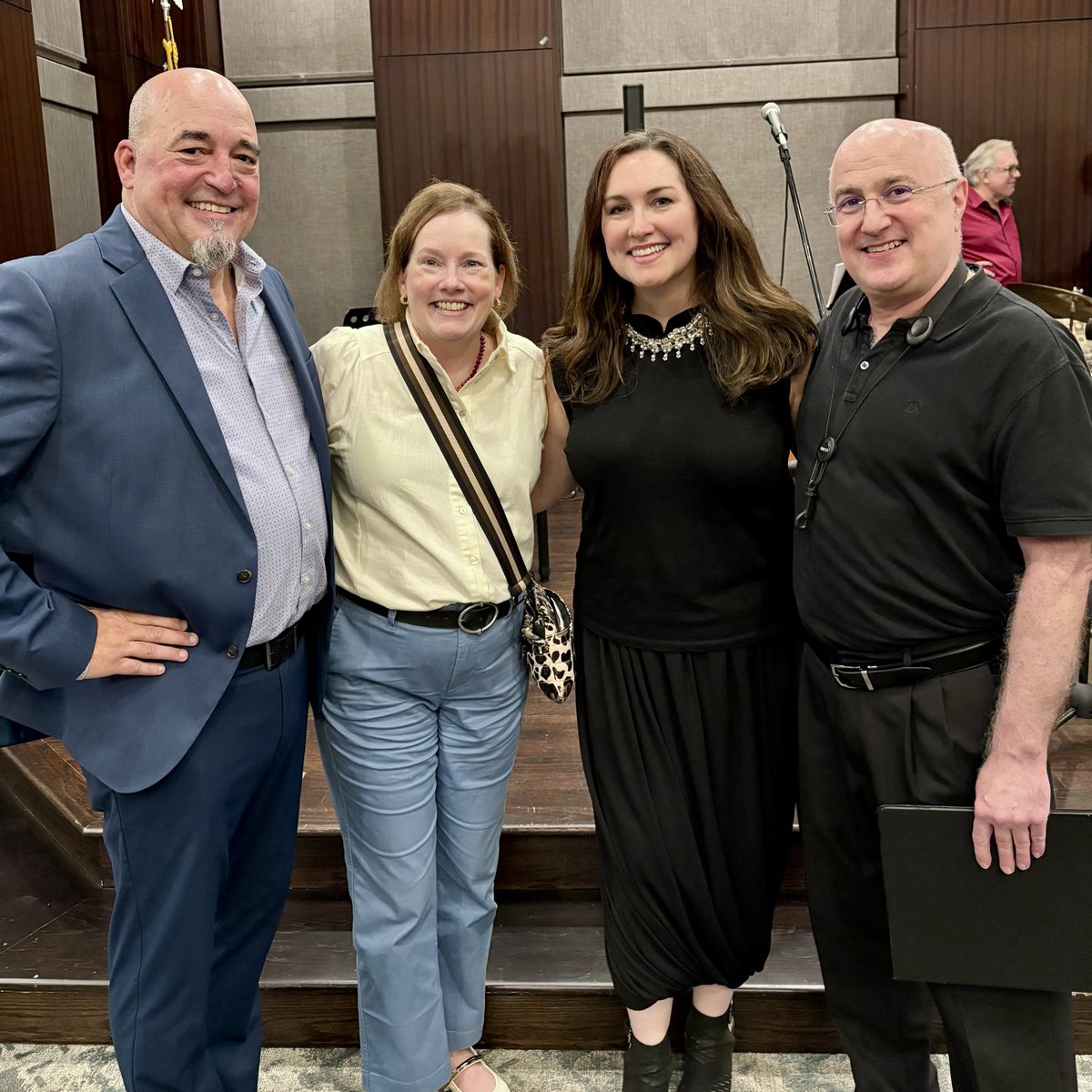 erinrossfor19's tweet photo. Bingo at Mt. Greenwood Park and jazz classics with Megan Curran at Smith Village. A great week with our 19th Ward seniors! #erinrossfor19 #19thWard https://t.co/fxCaeFryNw
