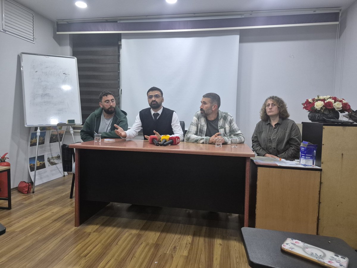 HalkeviHukuk's tweet photo. Artvin Cankurtaran'da ağaç kesimine engel olmaya çalışırken katledilen #ReşitKibar'ın davasının altıncı duruşması öncesinde basın toplantısında bir araya geldik. + https://t.co/6ICl9cZ8Iz