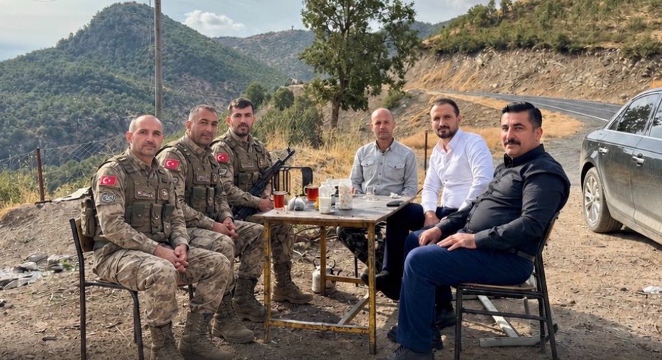 guvenlikkorucum's tweet photo. Şırnak’ta görev başındaki kahraman korucularımız. Allah yardımcıları olsun. 🇹🇷 https://t.co/n5IbXKNcXE