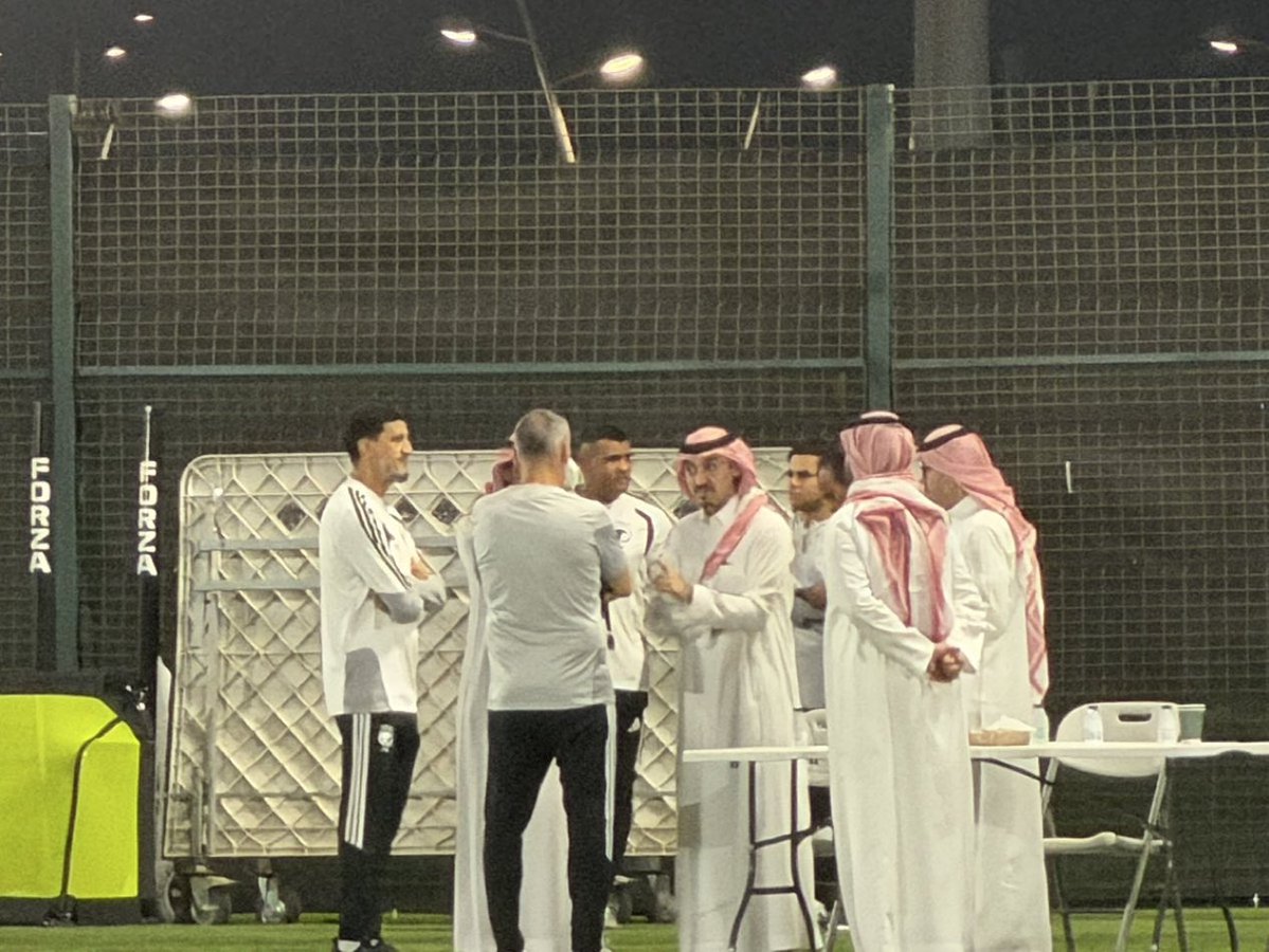 Nawaf_STATS's tweet photo. من تواجد سمو وزير الرياضة قبل تدريبات المنتخب💚 https://t.co/merbRFFp8z