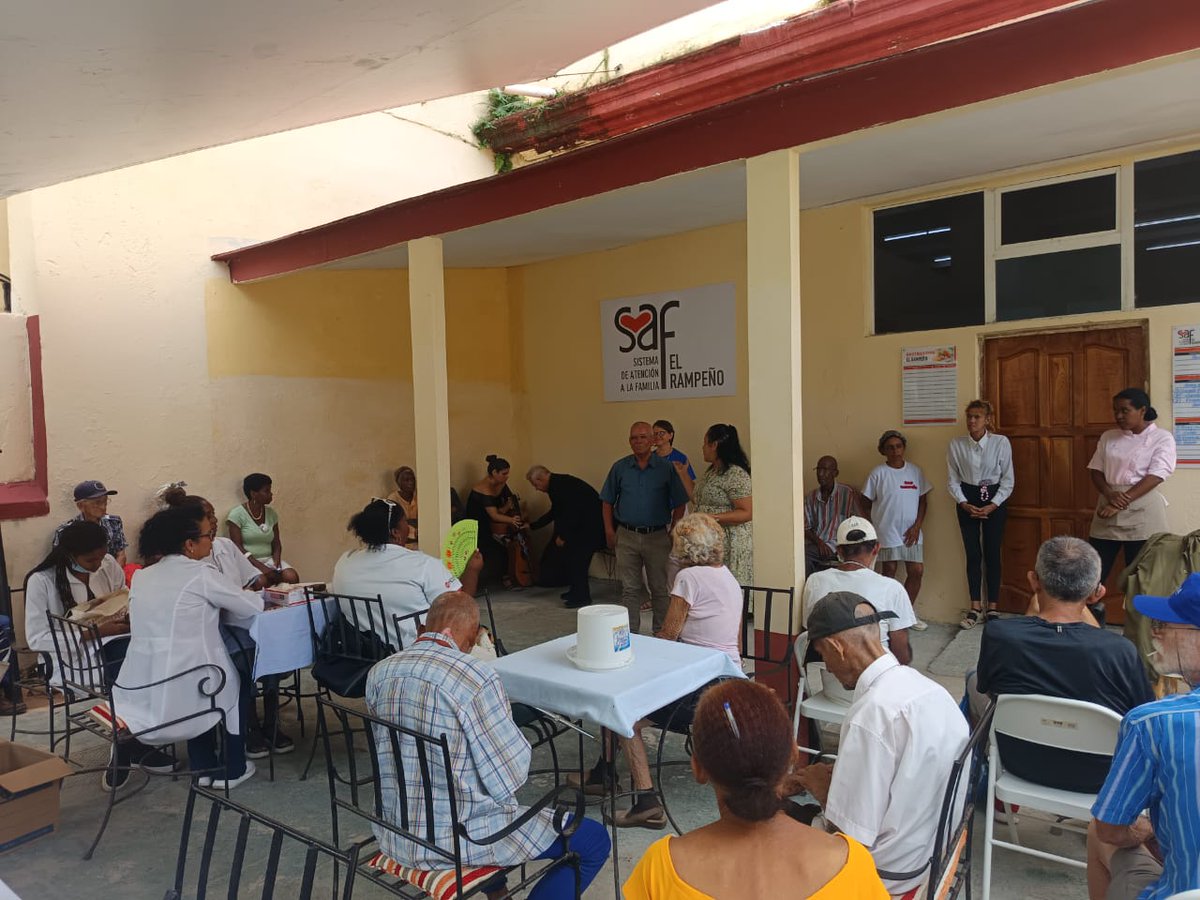 GEIC_DICE's tweet photo. Esta jornada saludo a #DíaInternacionalDelAdultoMayor desde un SAF emotivo homenaje a l@s Abuel@s querid@s, pilares de la historia, ... 
... Son fuente de amor, ejemplo de fe,  
y en cada sonrisa nos enseñan a ser...
Felicitaciones❗
#SomosGEIC https://t.co/uxcg2TDJ0E