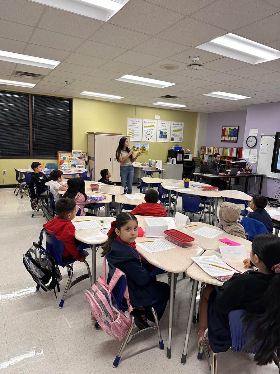 RodCarMaria's tweet photo. Our parent volunteers did an excellent job reading to the @mmsteamacademy students during the @DISDOSI Hispanic Heritage Month Leamos Juntos Read In! 
Way to go! 
@DISD_Libraries @DISDLibDirector @Alethea54580650 https://t.co/yl8eRfovjP