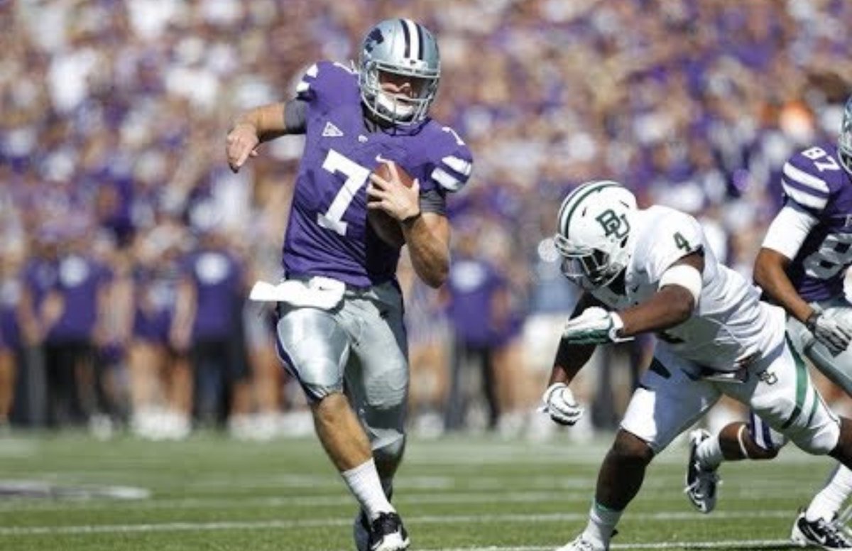 CFBHome's tweet photo. 15 years ago today, Unbeaten Kansas State pulled off a dramatic late-game comeback against the #15 Baylor Bears in their Big 12 conference opener. Trailing 35–26 in the fourth quarter, Wildcat quarterback Collin Klein led a 13-play, 70-yard touchdown drive, plunging in from 1 yard out to cut the deficit to 35–33.
After a Baylor possession, star quarterback Robert Griffin III threw his first interception of the season—bobbled and hauled in by K-State linebacker Arthur Brown in the final minutes. That turnover set up Anthony Cantele to kick the game-winning 31-yard field goal with 3:10 remaining, sealing the 36–35 upset.