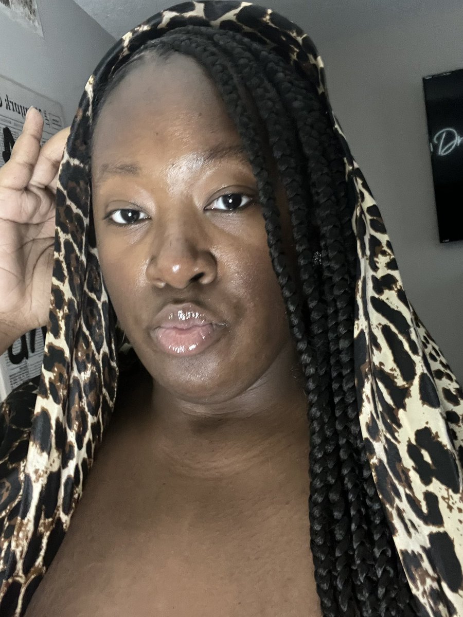 ThyGoddessNel's tweet photo. Took these drunk last night 🤦🏾‍♀️ https://t.co/5AEFjhgHoY