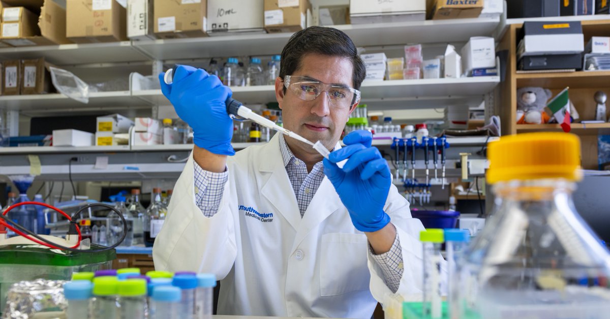 UTSWMedCenter's tweet photo. A decades-old enzyme mystery, solved: #UTSW postdoc Victor López, Ph.D., and colleagues identified DOLK and TMEM19 as missing kinases in the polyisoprenyl salvage pathway. The discovery earned him the Brown-Goldstein Award and opens new research questions. https://t.co/VFC3D6rsZ3 https://t.co/OFIYUUYcqv