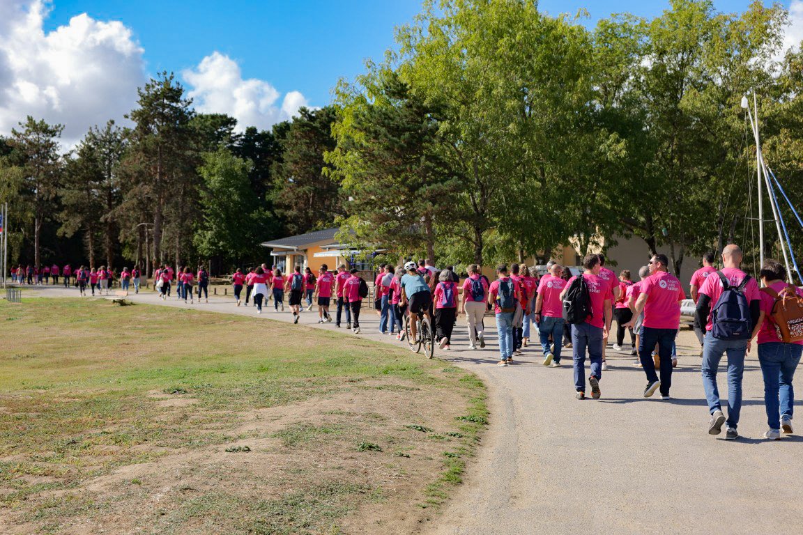 ALH_49's tweet photo. Octobre Rose ça commence aujourd’hui. Les équipes d’@ALH_49 réunies au lac de Maine à @Angers @LcChristelle pour une marche solidaire en association avec le @comitefeminin49 Tous unis contre le cancer du sein https://t.co/kxxbzRHP2G