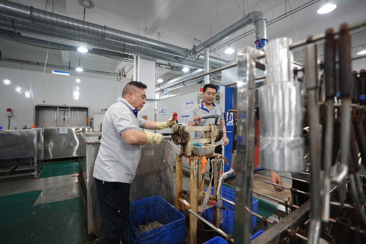 hunt_hose's tweet photo. A prototype proves a hose can work. Mass production must prove it stays consistent. 
#SiliconeHose #MassProduction #QualityControl #B2BManufacturing #SupplyChain https://t.co/9SDsqiZrCf