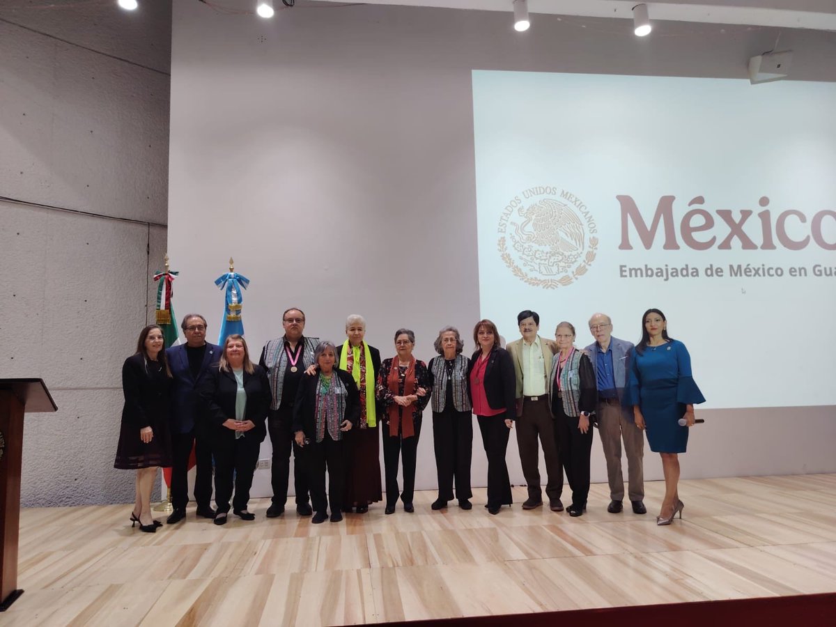 ICMGuatemala's tweet photo. La Embajadora @banos_elena, participó en la conmemoración del XVIII aniversario de la Corresponsalía Guatemala del Seminario de Cultura Mexicana y en la toma de posesión de su Junta Directiva. Un encuentro que destacó los lazos culturales y académicos entre 🇲🇽 y 🇬🇹. https://t.co/Dpntoj4x6E