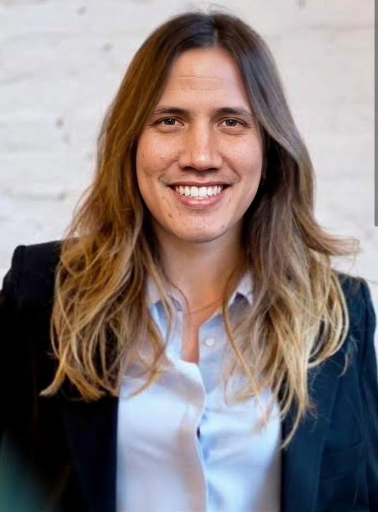 Jrod's tweet photo. 2 discursos de Claudia Macero me bastaron para concluir de manera plena, como la luna llena, irrevocable, absoluta y total que es la versión femenina de "Juan Gualdo" https://t.co/ptdRElB1in
