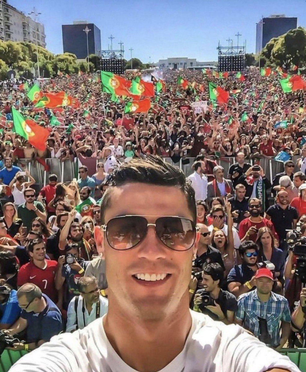 ALMRISEUL's tweet photo. اما كريستيانو رونالدو صانع امجاد البرتغال 
فمن انت ؟ https://t.co/erR4gBOawZ
