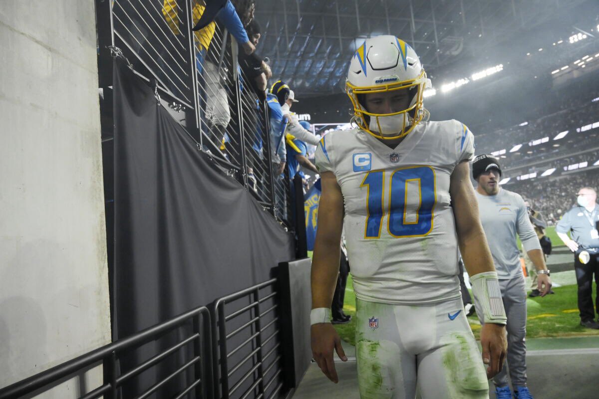 davidmillernfl's tweet photo. A little birdie just told me that #Chargers QB Justin Herbert has been putting pressure on Los Angeles to trade him. 

The #Vikings , #Texans , and #Falcons are reportedly his preferred destinations. https://t.co/sjNvCjvIGm