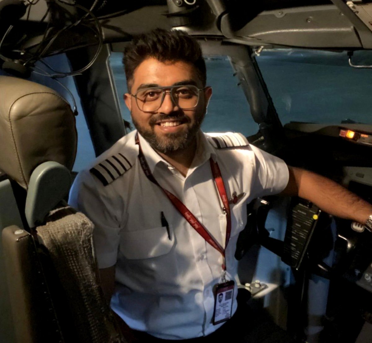 ASHOKJOSEPH0's tweet photo. Royal salute 🫡

Flydubai Cockpit Incident &amp; Emergency Landing:

#FlyDubaiPilot #Dubai https://t.co/DmToADECpV