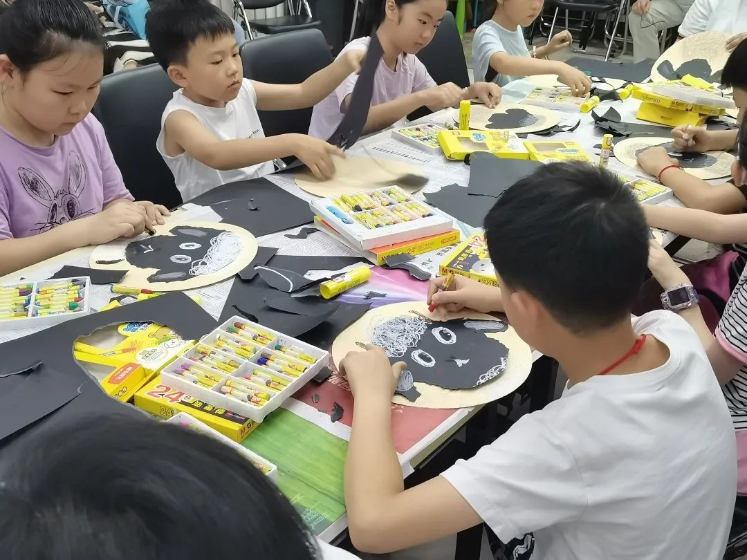 Fretwell7ii's tweet photo. [únete a nuestro taller de manualidades creativas este sábado en el centro comunitario! Materiales gratuitos y diversión asegurada para todos los miembros del club. Reserva tu lugar ahora!]， https://t.co/22FFJ5UWc5