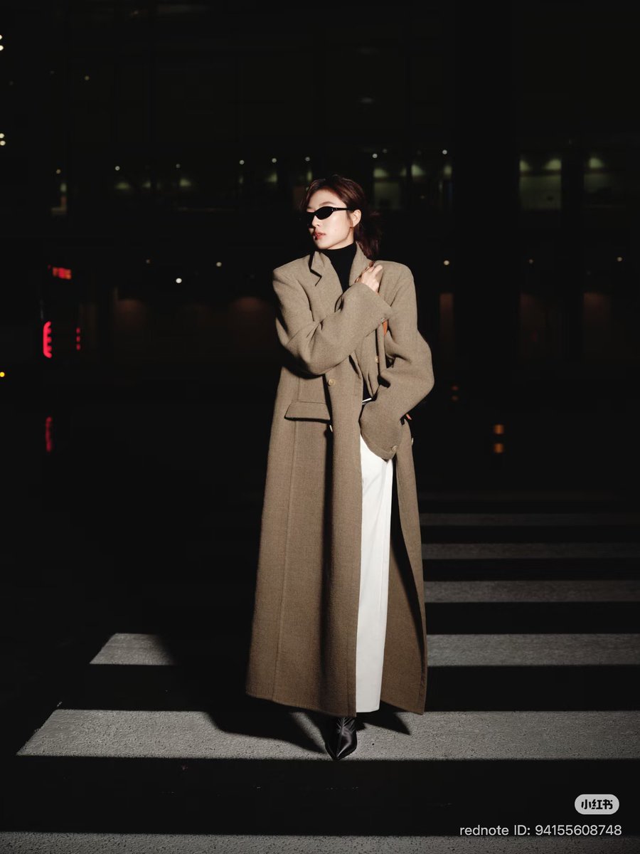 anut_ging4940's tweet photo. Celine girl shining in Paris.
ซุยๆเดินทางเข้าปารีสเพื่อเข้าร่วมงานปารีสแฟชั่นวีค เซฟไฟล์น้าา เจิดจรัสให้สมมงเลย🍑
#SunQian https://t.co/GKzUt6l8ne
