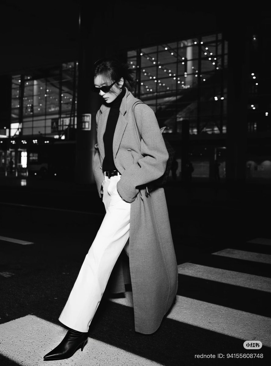 anut_ging4940's tweet photo. Celine girl shining in Paris.
ซุยๆเดินทางเข้าปารีสเพื่อเข้าร่วมงานปารีสแฟชั่นวีค เซฟไฟล์น้าา เจิดจรัสให้สมมงเลย🍑
#SunQian https://t.co/GKzUt6l8ne