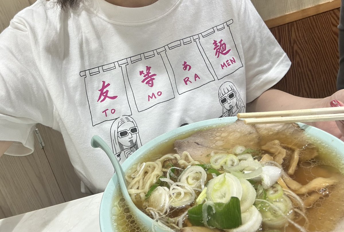 mi_mi_222's tweet photo. どうしてもラーメンと写真撮りたかったので、、、 https://t.co/m4cyVC95ia