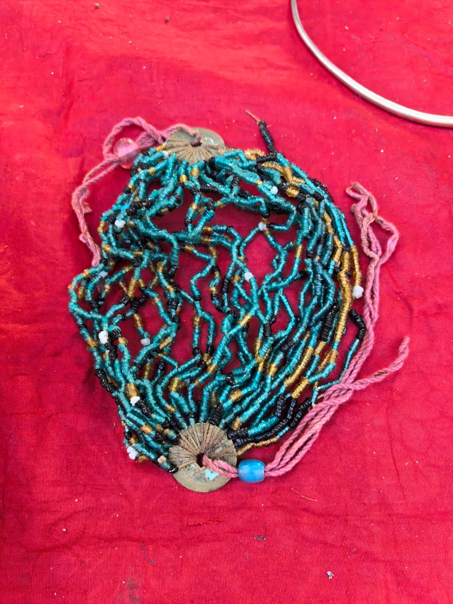 Elsy8qlg6's tweet photo. Hoy hice una pulsera de cuero con cuentas de vidrio, un regalo único para mi mejor amiga!  #ManualidadesHechasAMano， https://t.co/6PgGMWY1ad