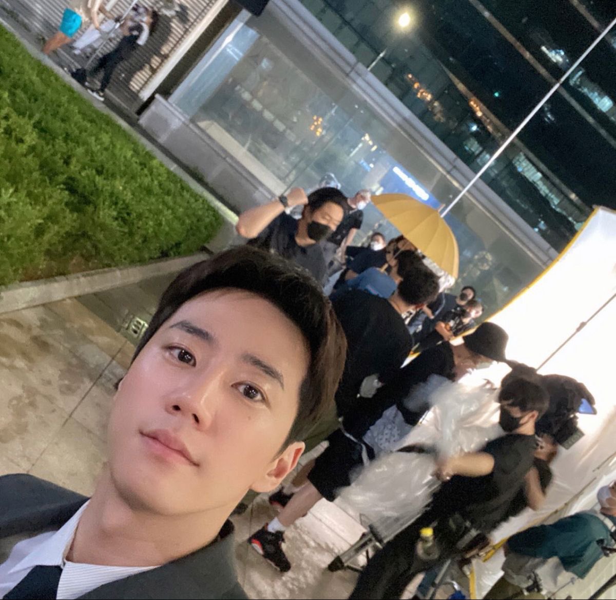 c0olx2's tweet photo. 셀카 못찍는 남자 개웃기고 귀여움 ㅋㅋㅋㅋ 이준영 정지후때 셀카 찍는 거 봐.. 개못찍어ㅠㅋㅋ 아 귀엽다 https://t.co/dXRg4KmFhN