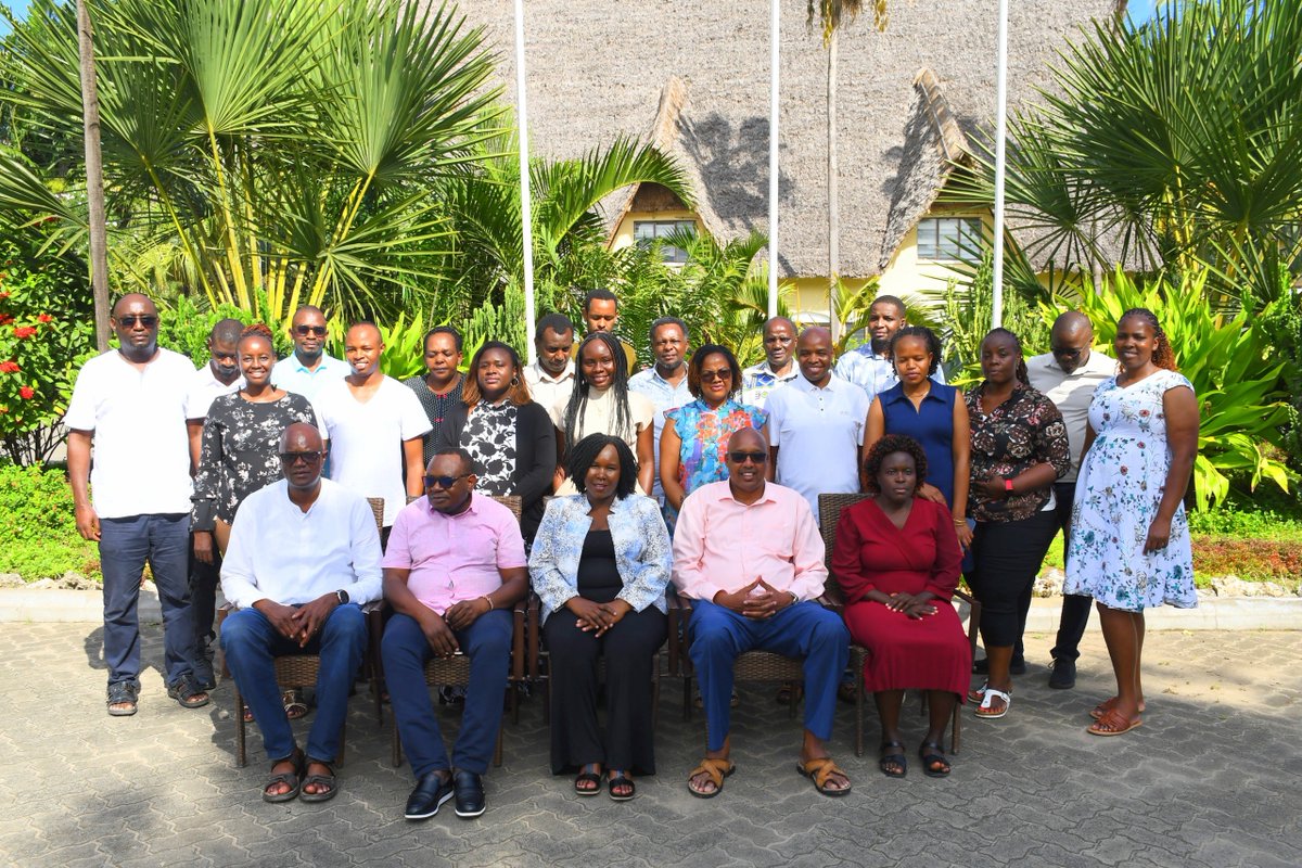 EnviClimateC_Ke's tweet photo. @EnviClimateC_Ke through its Central Planning and Project Monitoring Department (CPPMD), held a workshop to map and restructure projects, strengthen coordination and ensure they respond to community needs.
#ClimateActionKe #SustainableDevelopment #ClimateResilience https://t.co/ReXjJ6Pm3n