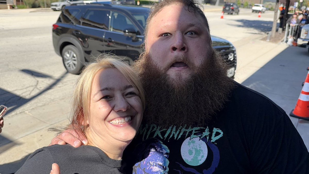 Desus_89's tweet photo. @otiswwe thank you for taking time to see us! It meant a LOT to everyone (I’m glad you love Jesus. He’s top tier! ) #100percentpurebabe #alphaacademy https://t.co/H5SjH1Kdwc