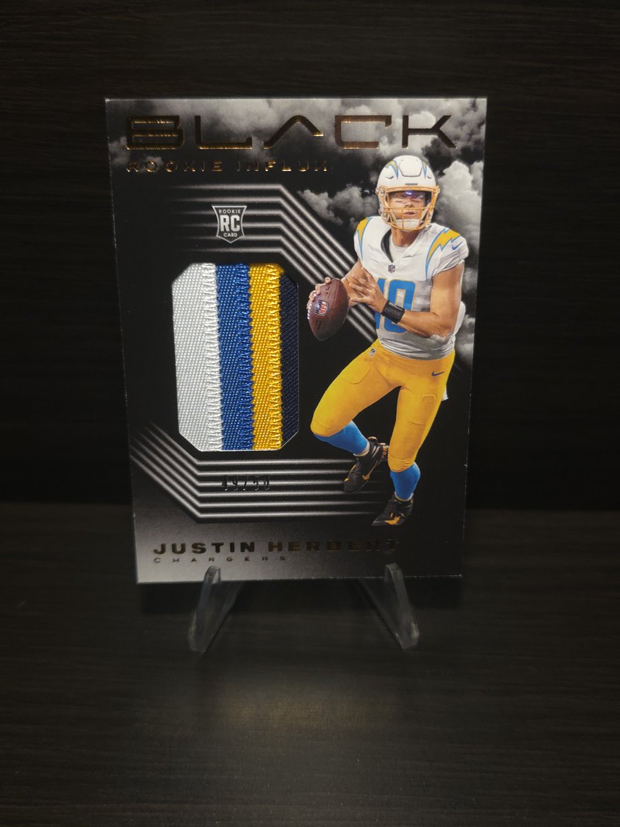 RYJ0Resells's tweet photo. 2020 Panini Black Justin Herbert Rookie Influx 4 Color Patch /50 #RI3
$35 and I'll have the garbage man snag this and bring it to you when he picks my trash up (JK I'll ship in a box, the Chargers are just 🗑) https://t.co/LBMcQbKpCc