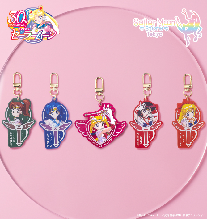 ShiningMoonPL's tweet photo. W sklepach sieci Lawson i w Sailor Moon Store sprzedawane były zawieszki do toreb i breloki inspirowane poszczególnymi wojowniczkami. 
Więcej na: https://t.co/kIYHiL5qqW https://t.co/mzWgXaWa3W