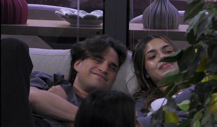 suus0099's tweet photo. Comunque, devo dire che Varsi e Piera insieme non mi dispiacciono affatto 👀

#gfvip https://t.co/m3jHo3pWFa